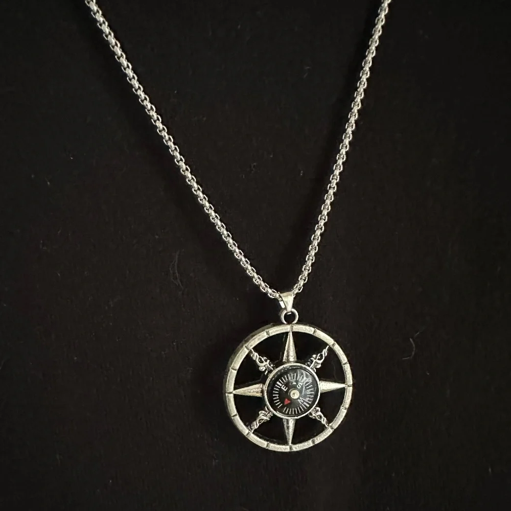 REAL working Compass Pendant Necklace, in GIFT BOX Casual Leisure Fashion - Picture 10 of 16